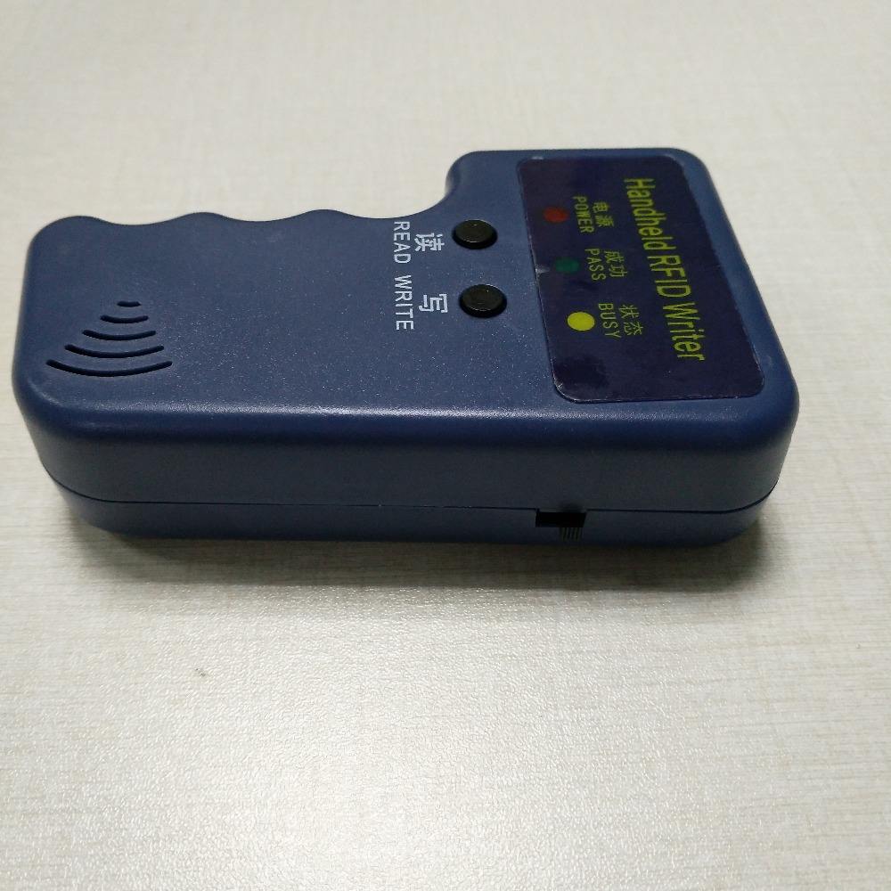 تُبرز هذه الصورة ناسخات RFID LF مخصّصة لفرق التحكم في الدخول من حيث تشطيب الخامة ضمن تطبيقات فئة أجهزة نسخ RFID.