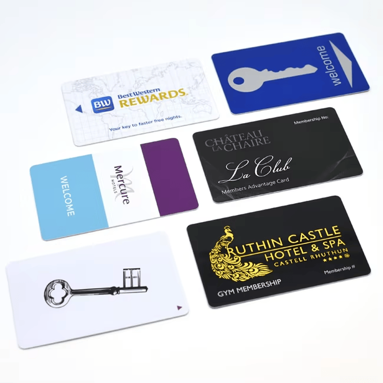 تُبرز هذه الصورة بطاقات مفاتيح فنادق مخصصة لدخول RFID من حيث تشطيب الخامة لتطبيقات بطاقات بلاستيكية.