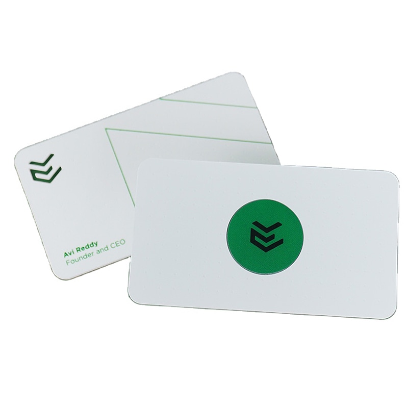 بطاقات NFC معدنية سوداء مطفأة مخصصة مع التركيز على التحكم الآمن في الدخول لمشاريع بطاقات الأعمال المعدنية.