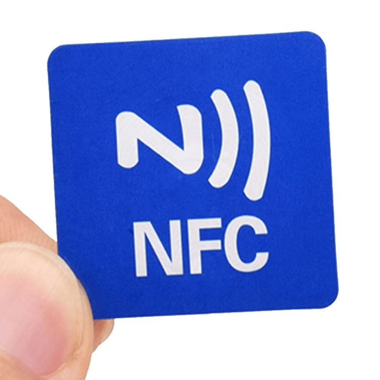 صورة لمنتج بطانات HF RFID لبرامج بطاقات الهدايا الذكية تُظهر الاستخدام الصناعي ضمن فئة ملصقات HF RFID.