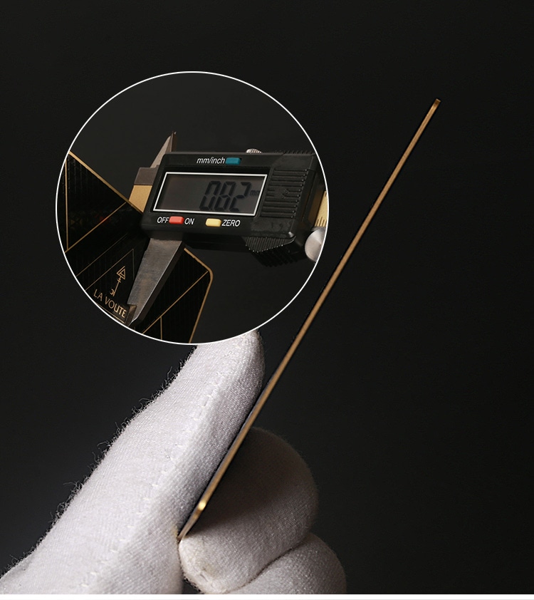 رقاقة أمان هولوغرافية خاصة مطبقة على سطح بطاقة RFID رياضية لمنع النسخ غير المصرح به وتعزيز صورة العلامة التجارية.