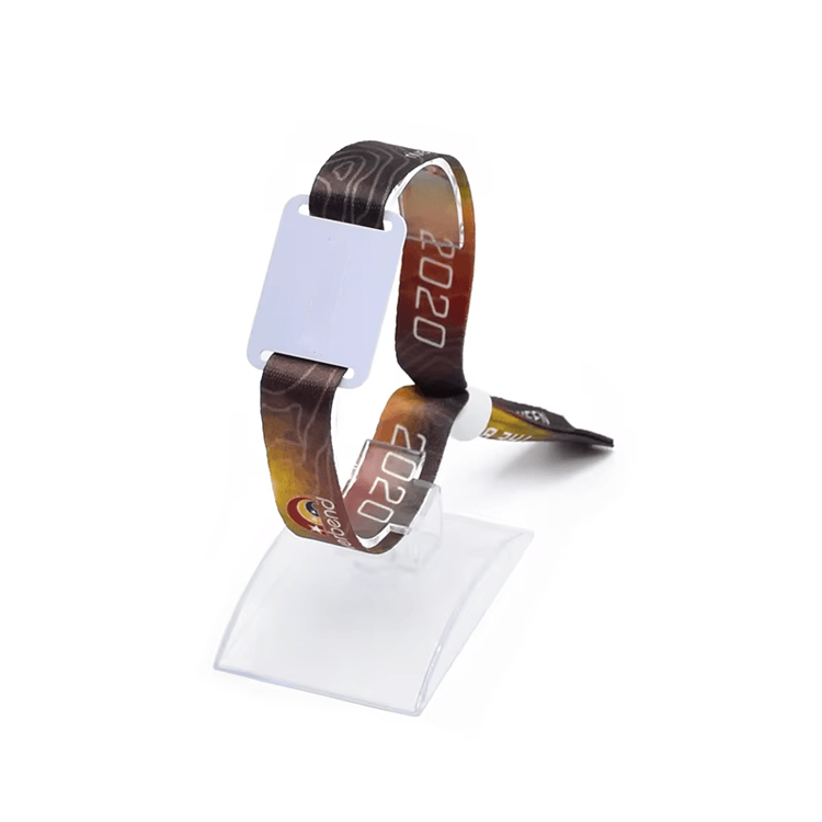 سوار RFID فندقي مرن وقابل لإعادة الاستخدام، بسطح ناعم يناسب الضيوف المتكررين وبرامج عضوية المنتجعات طويلة الأجل.