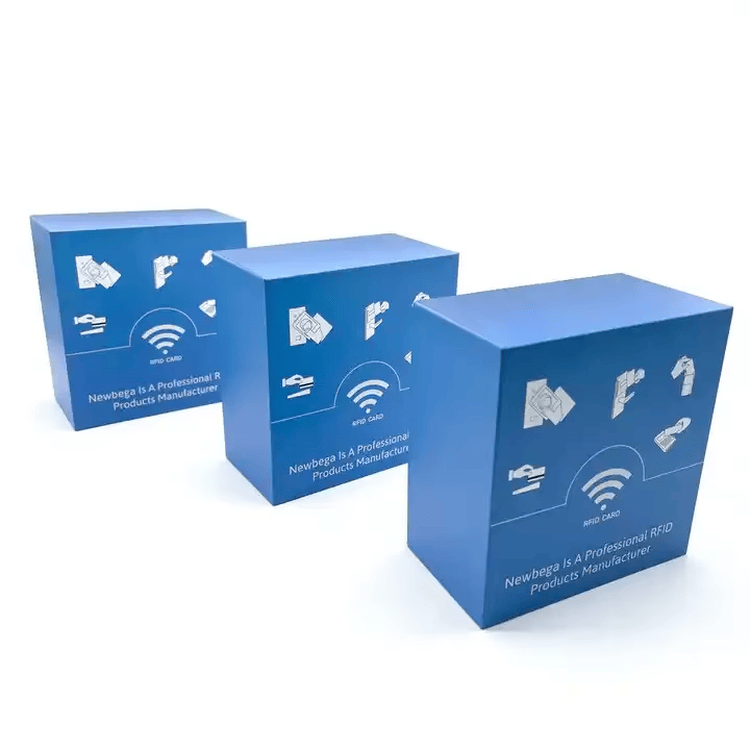 بطاقات هدايا خشبية RFID محفورة حسب الطلب موضحة من منظور التحكم الآمن في الوصول لتطبيقات بطاقات خشبية.