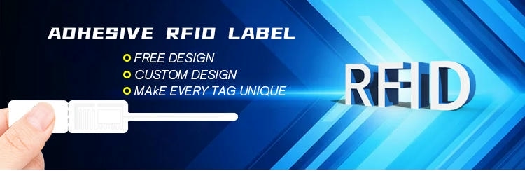 يعرض هذا الشعار الترويجي ملصق RFID لاصقًا ممسوكًا باليد مع نص حول التصميم المخصص ووضع العلامات الفريدة.