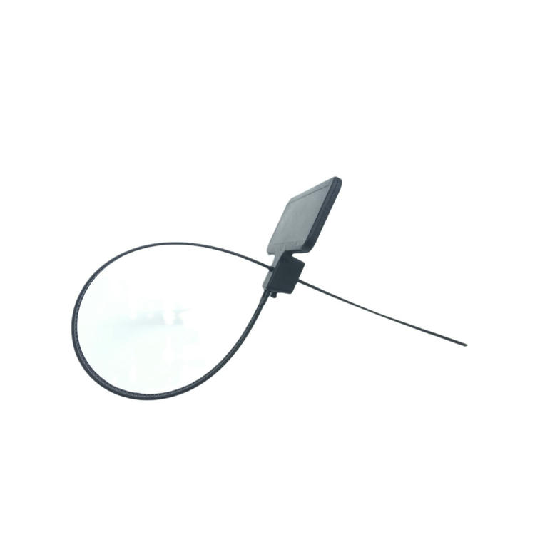 تُظهر اللقطة الجانبية وسم رباط كابلات RFID أسود طراز Z31079-1 مكوّنًا حلقة كبيرة، مع وقوف لوحة الوسم رأسيًا على اليمين.