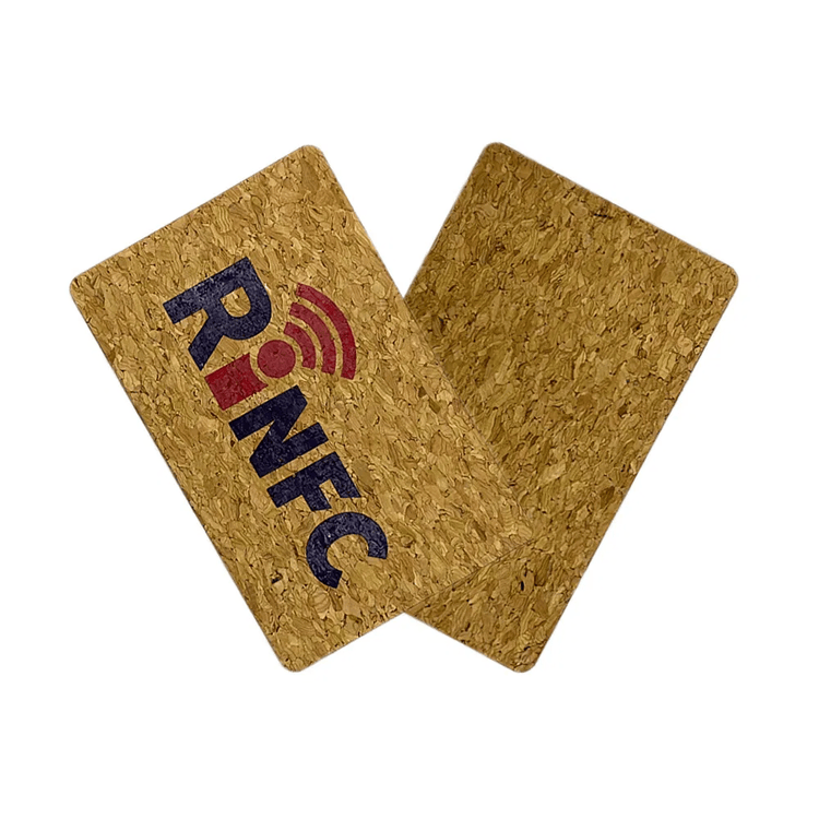 بطاقات NFC RFID خشبية مخصصة من الكرز للتحكم في الوصول مع عرض خلفي ضمن فئة بطاقات خشبية.
