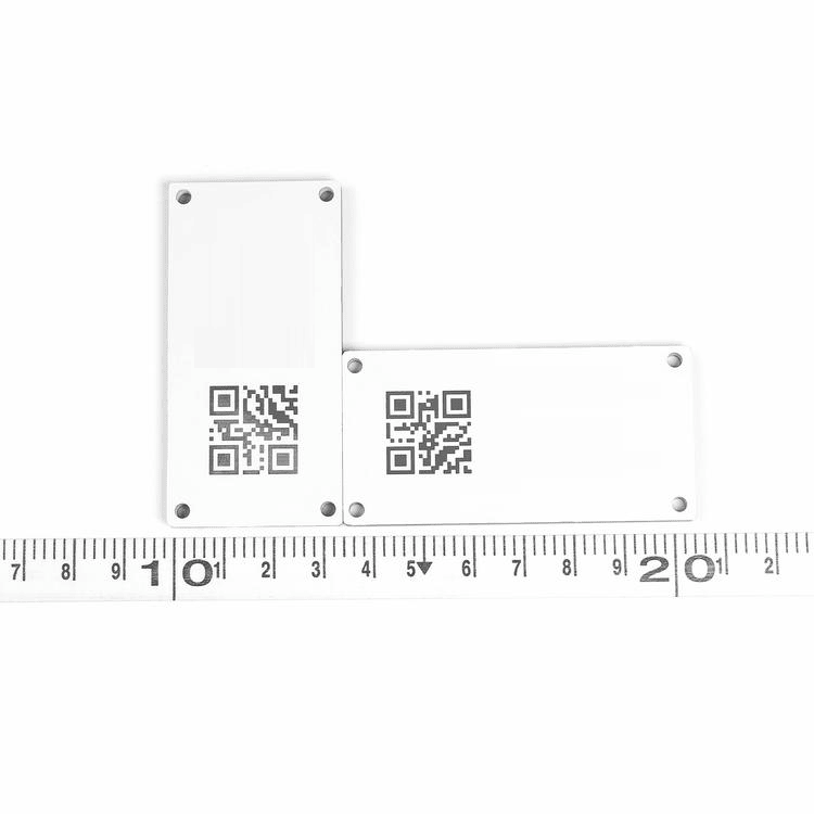 صورة المنتج وسوم PCB RFID بعيدة المدى لمعدات معدنية كثيفة تُظهر الطبقة اللاصقة الخلفية ضمن فئة علامات PCB RFID للأسطح المعدنية.