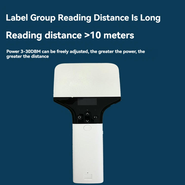 شاشة OLED البيضاء مقاس 1.3 بوصة في ماسح ZK-RFID-A100 تعرض بيانات الجرد وحالة اتصال الجهاز بوضوح.