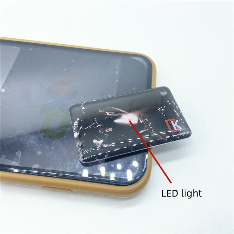 بطاقة NFC LED ذكية تجمع بين التنبيه الضوئي والتردد القياسي لأنظمة الأمان الحديثة