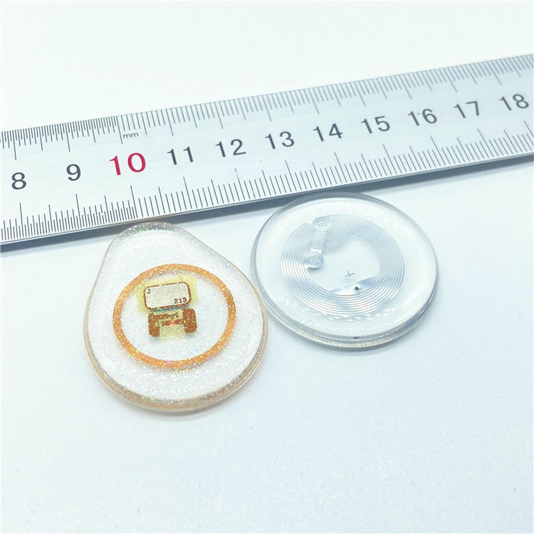 ميدالية RFID LED حمراء تضيء فوراً لتأكيد المعاملة أو الدخول من دون بطارية