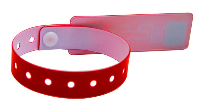 سوار RFID من PVC موديل PVCW-57 بطبقة مضادة للبكتيريا، مناسب للبيئات الفندقية والمنتجعات ذات الاستخدام المتكرر.