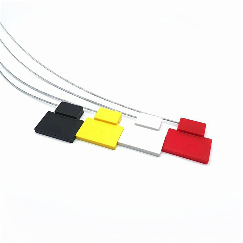 أختام RFID الأمنية SS4544-1 بالأسود والأصفر والأبيض والأحمر مصطفة معًا لعرض ألوان الغلاف المتاحة.