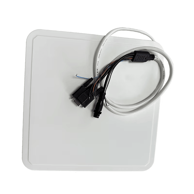استخدام قارئ ZK-RFID109R بعيد المدى لتعريف وسوم إطارات RFID في تتبع صيانة السيارات.