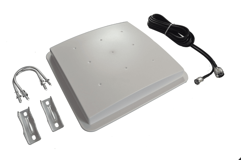 توضح هذه الصورة هوائي ZK-ANT255D UHF RFID مع الكابل الطويل ومشابك التركيب ومسامير U المعدنية.