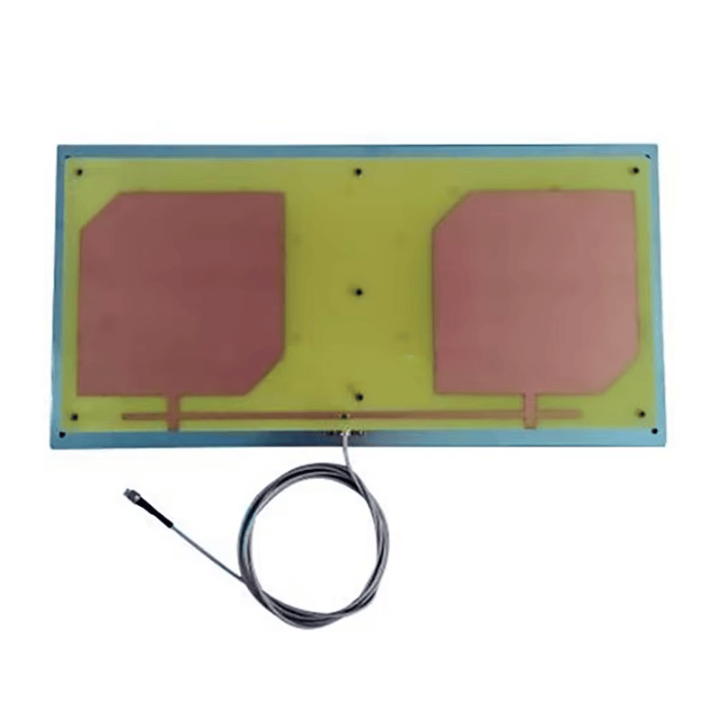 تُظهر هذه الصورة هوائي UHF RFID طراز ZK-ANT4221 من الأمام، مع إطار حدود أزرق وحلقة الكابل أسفله.