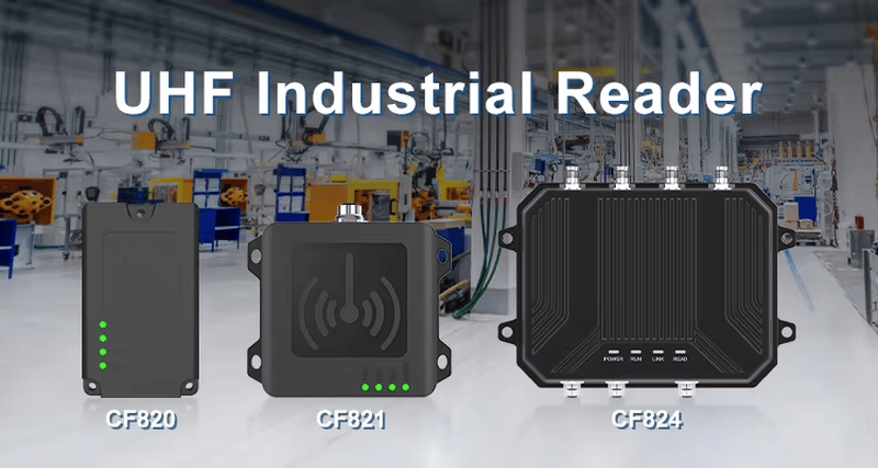 صورة مقارنة تعرض قارئات CF820 وCF821 وCF824 الصناعية UHF معاً في خلفية مصنع كمرجع لاختيار الطراز.