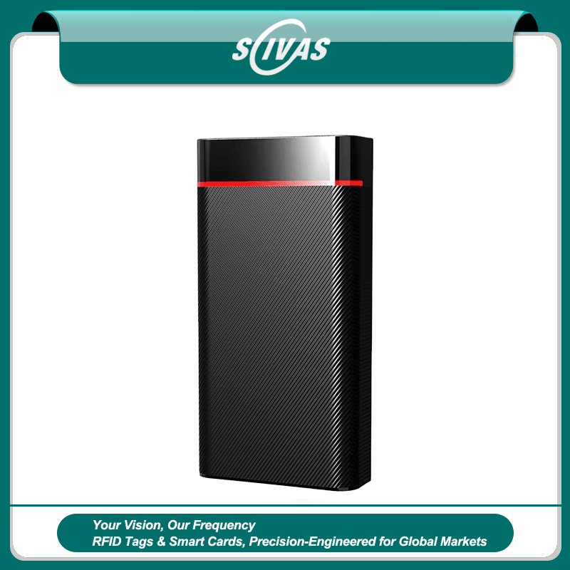 يُظهر منظر أمامي لقارئ التحكم بالدخول UHF RFID طراز CF500 غلافه الأسود المدمج المصنوع من ABS والمصمم لأمن المواقع الخارجية.