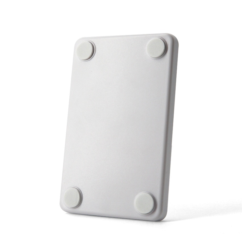 يظهر قارئ RFID مكتبي HF عبر USB لقراءة UID بطاقات ISO14443A مع طباعة البطاقات المخصصة للمشترين الذين يقارنون حلول قارئات LF RFID بتردد 125KHz.