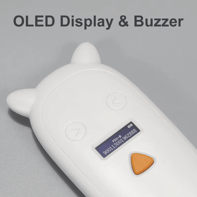 صورة مقرّبة ومائلة لماسح الشرائح الدقيقة للحيوانات الأليفة FJ-RD01 تبرز شاشة OLED والاستجابة بالجرس للتعريف السريع.