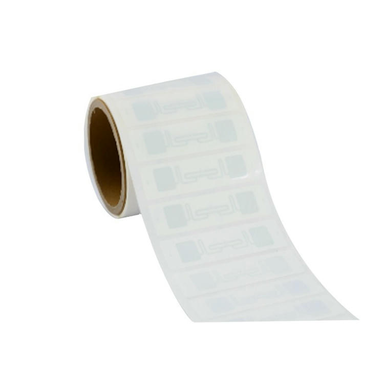 يظهر ملصقات UHF RFID لتتبع صناديق وملفات الأرشيف من منظور واضح يركز على المسح اللاتلامسي ضمن تطبيقات فئة ملصقات UHF RFID.